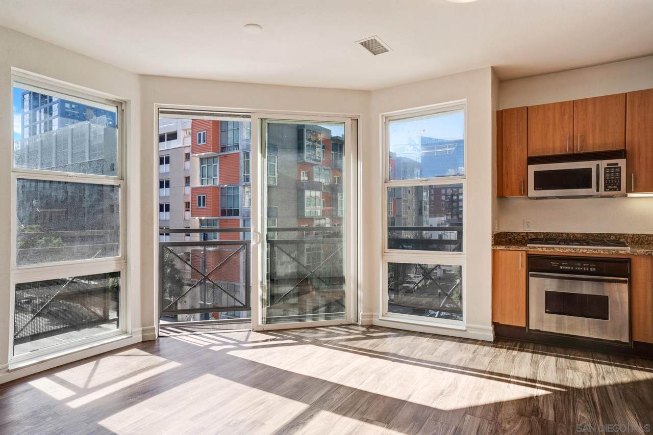 525 11Th Ave - Photo 1