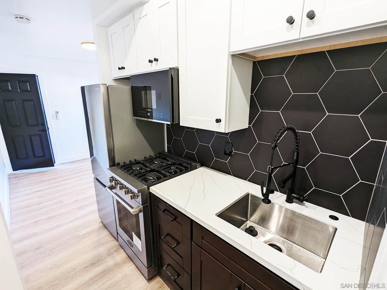 832 10Th St - Photo 1