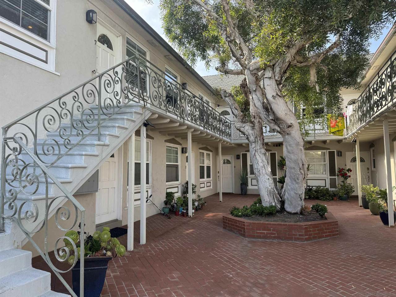 215 Bonair - Photo 1