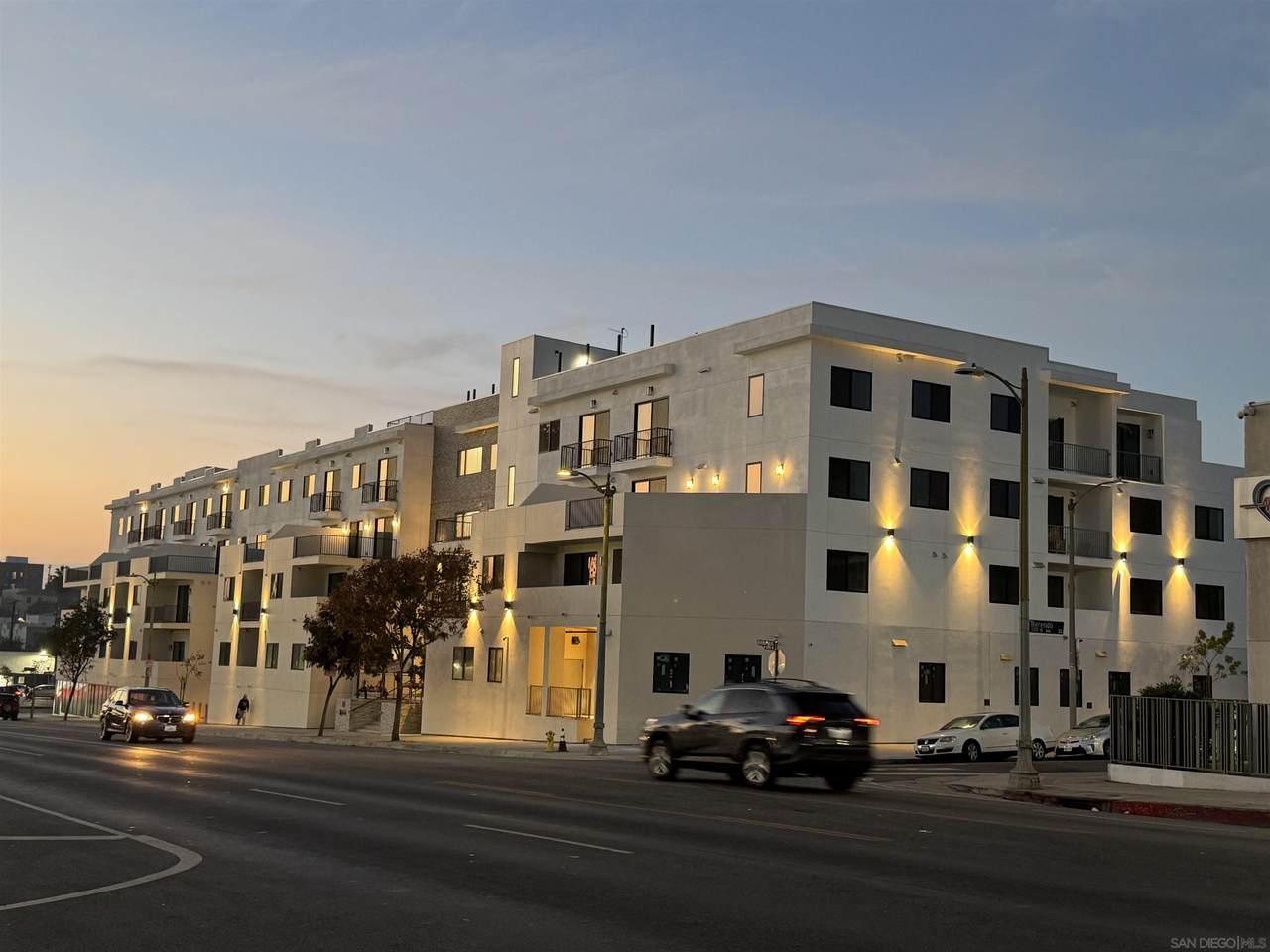 3977 Beverly Blvd - Photo 1