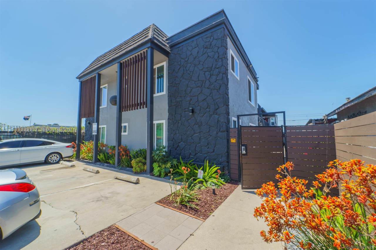 4022 42Nd St - Photo 1