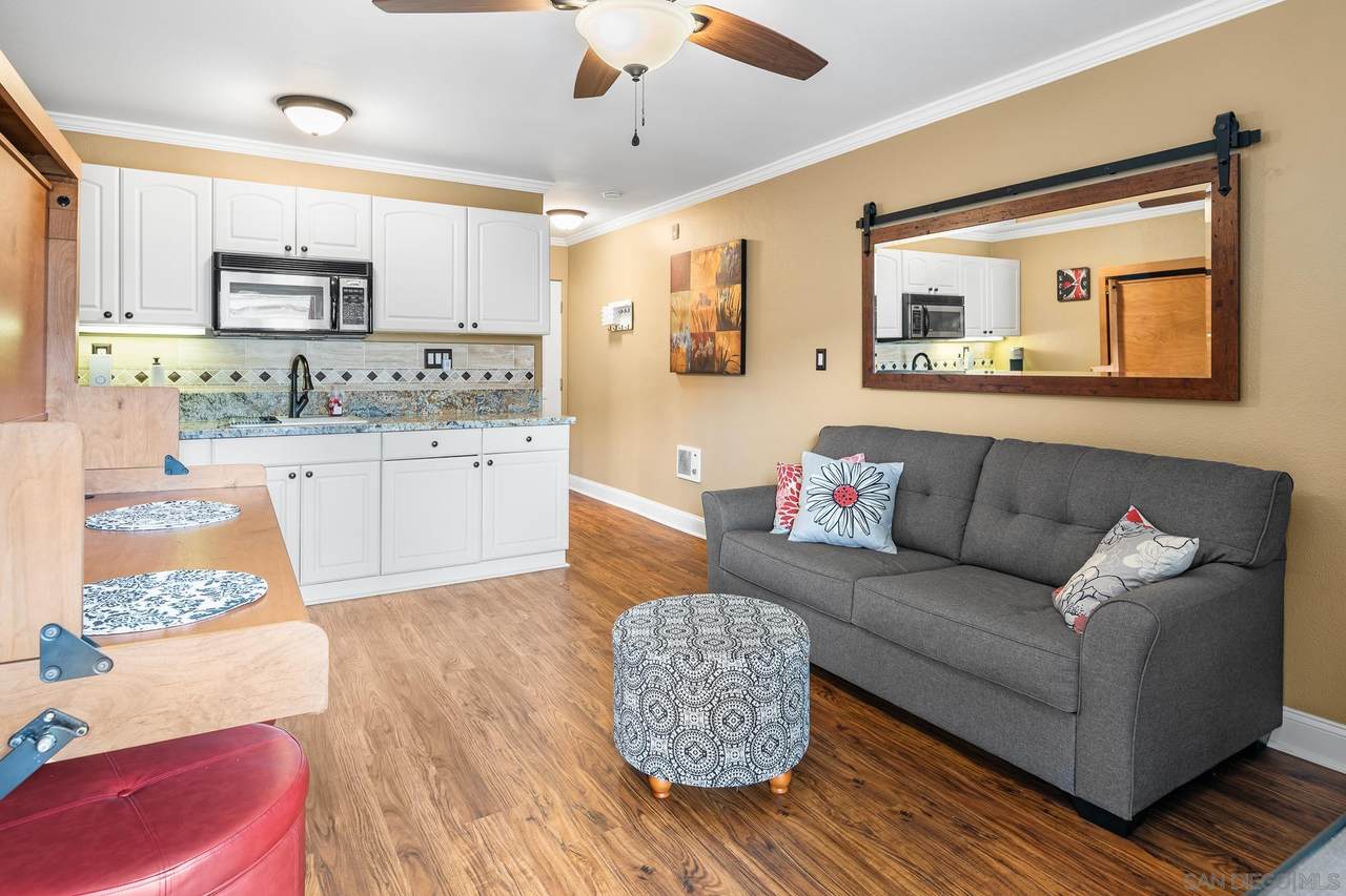 1021 Scott St - Photo 1