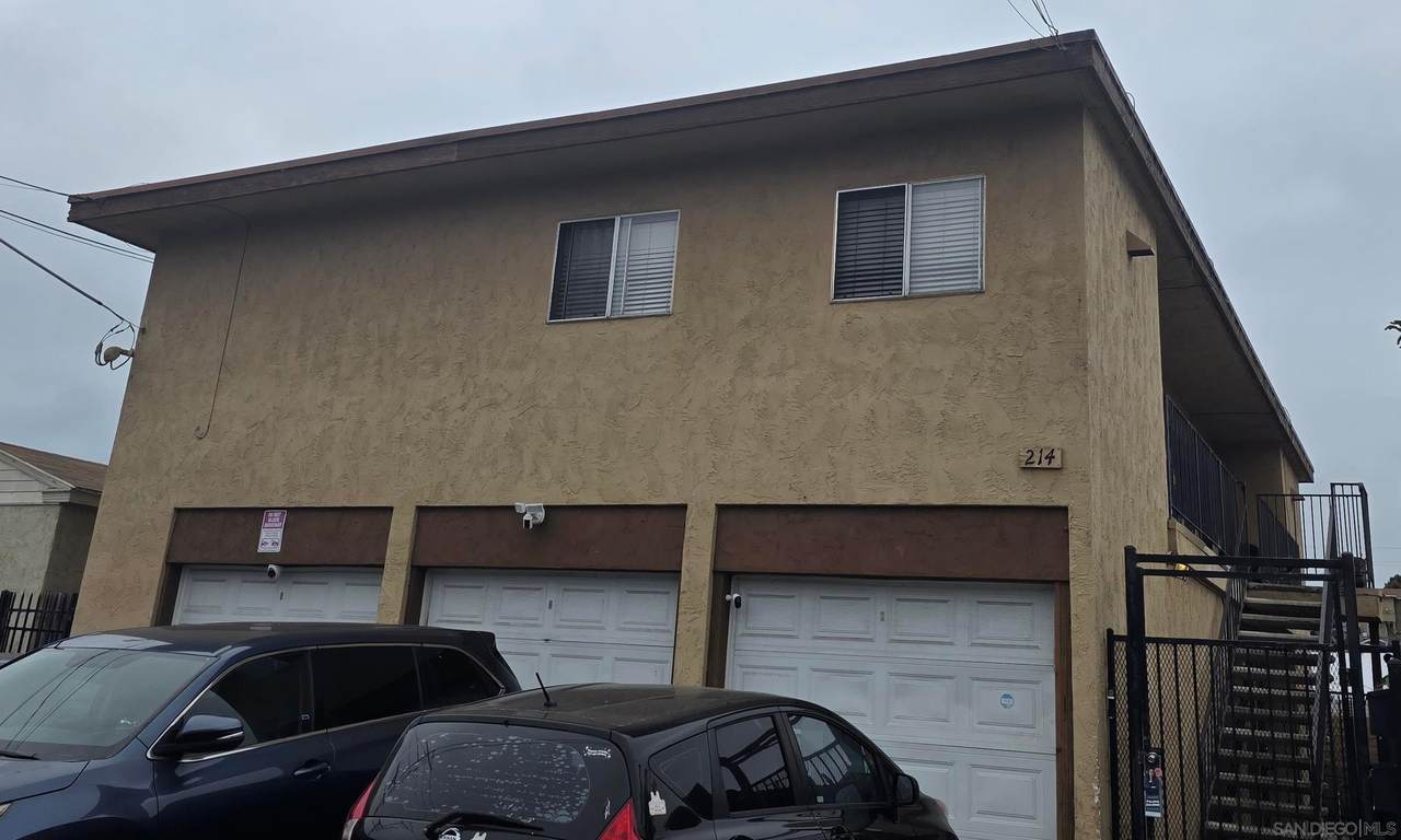 214 Gregory St - Photo 1