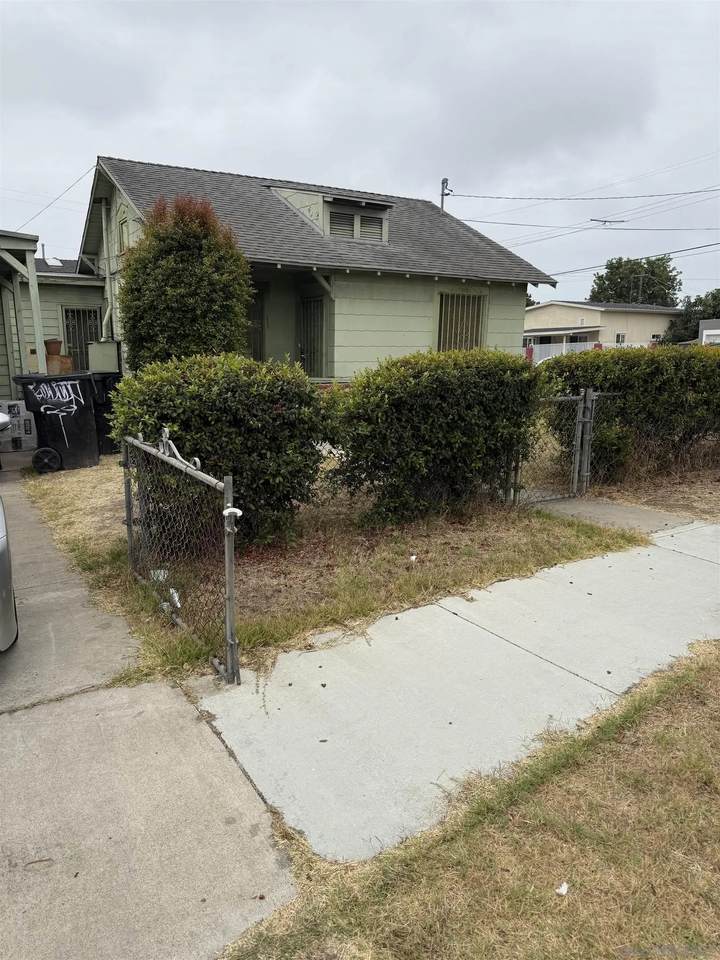 3203 Webster Ave - Photo 1