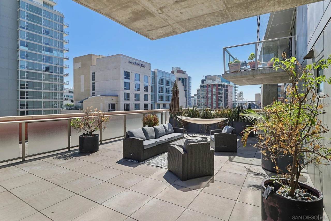 800 The Mark Ln - Photo 1