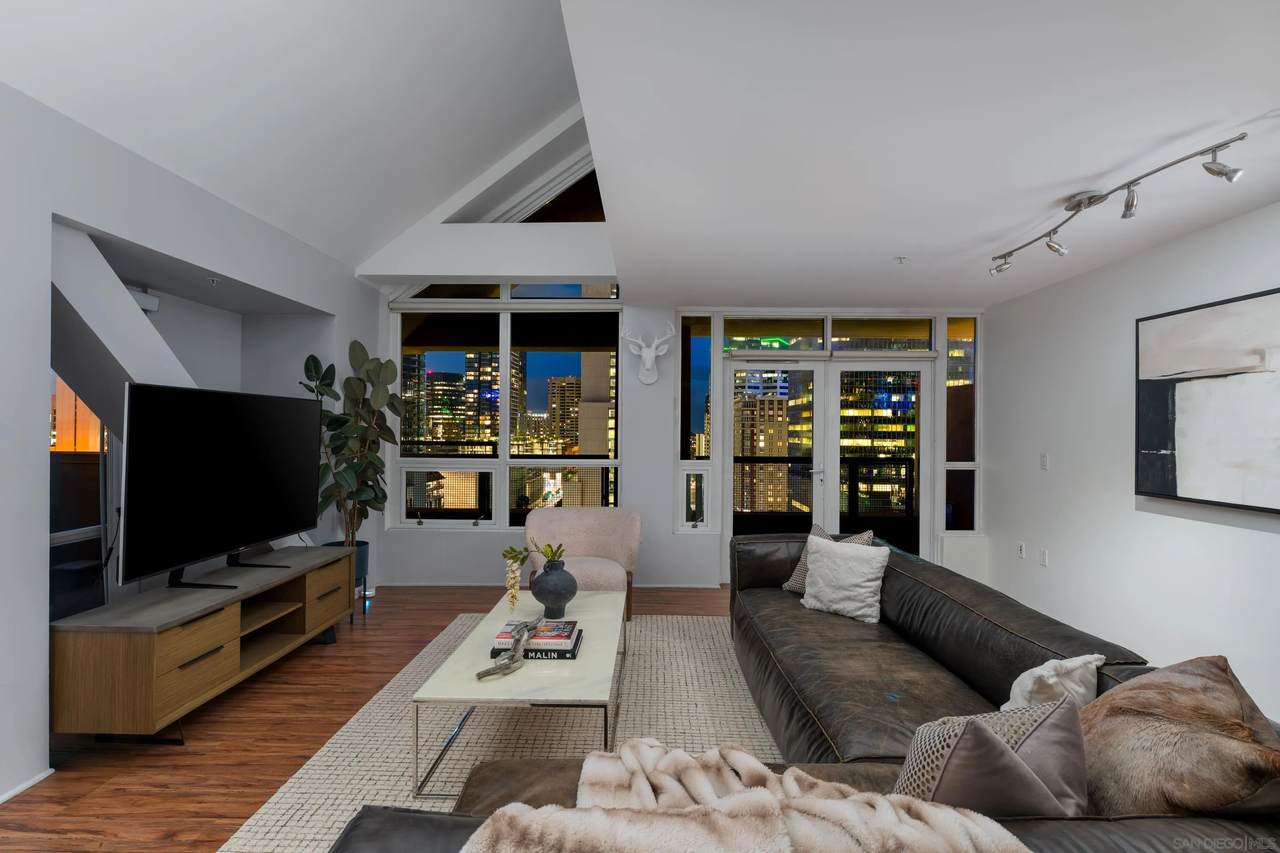 350 Ash St - Photo 1