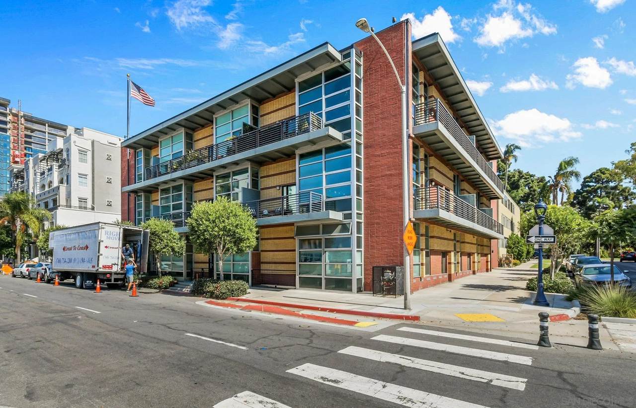 3211 5th Ave - Photo 1