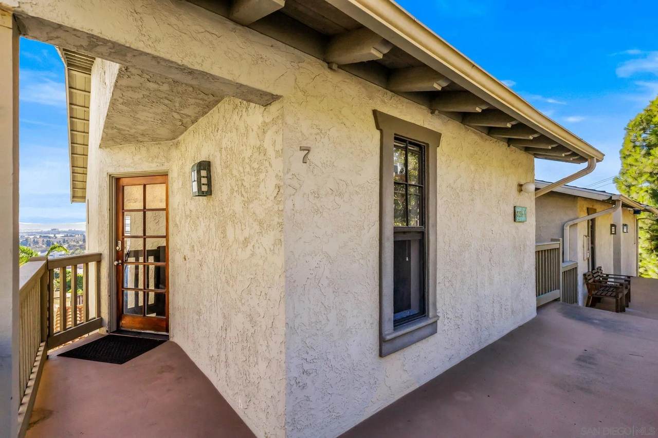 2235 Linwood St - Photo 1