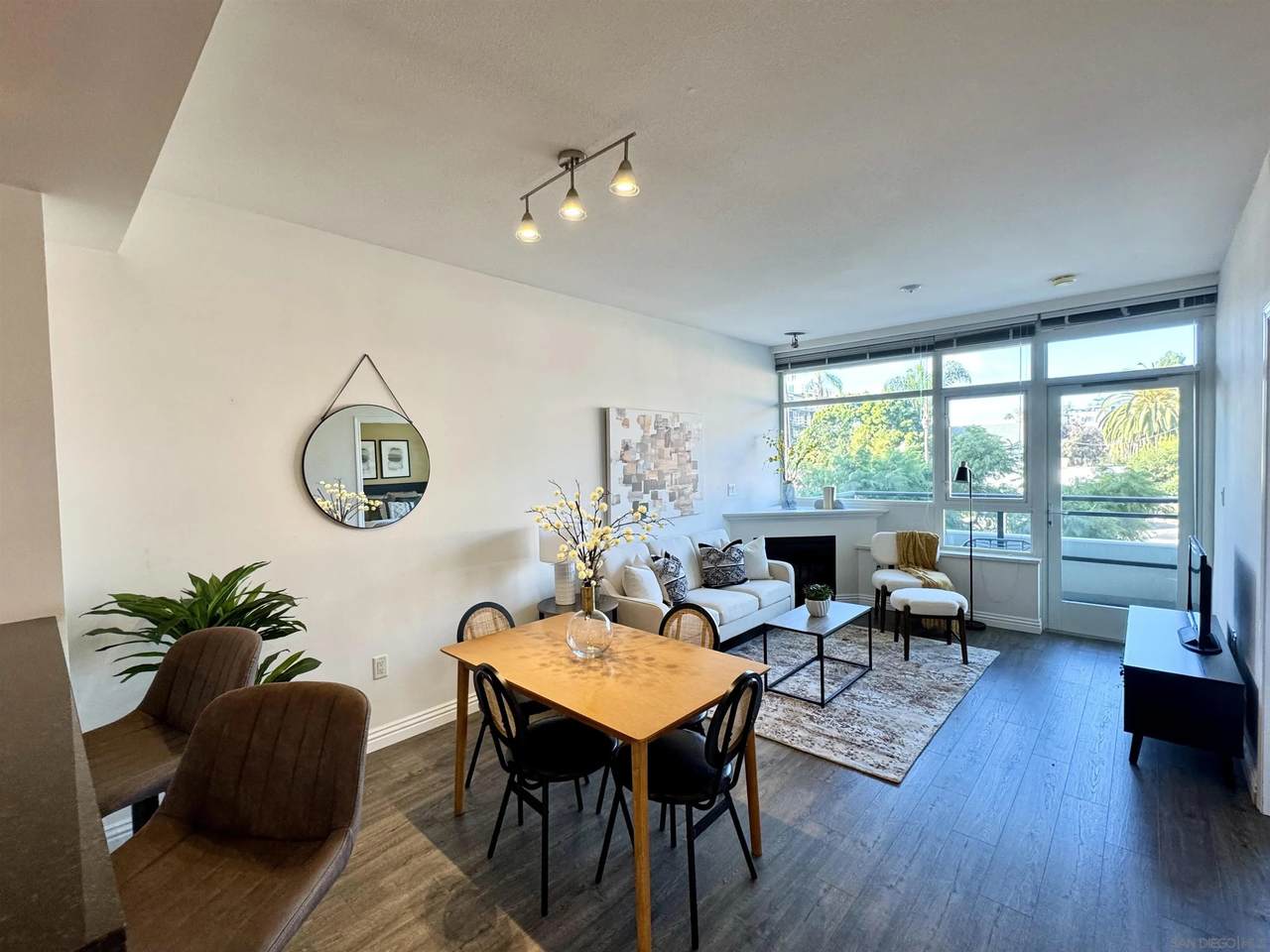 475 Redwood - Photo 1