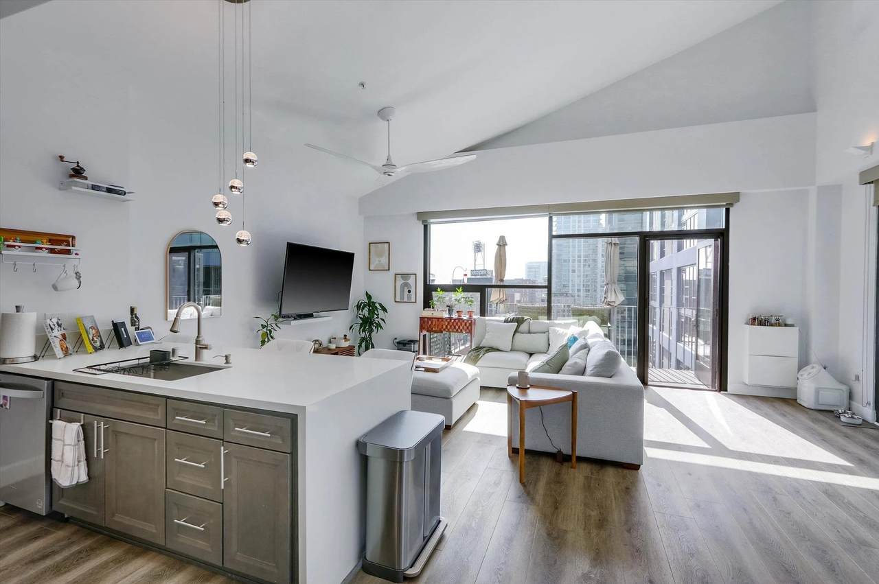 350 11th Ave - Photo 1