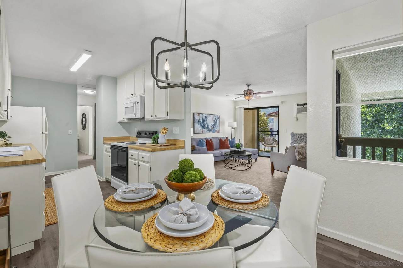 1017 S. Sunshine Ave - Photo 1