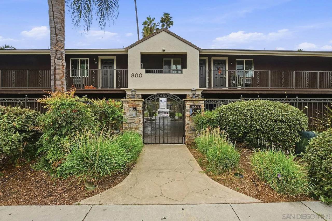 800 Mollison - Photo 1