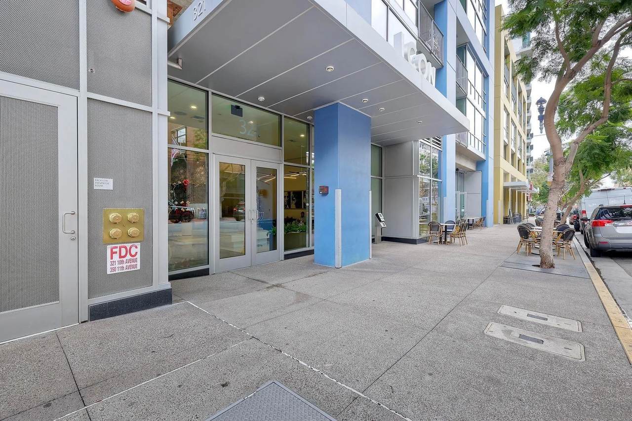 321 10Th Ave - Photo 1