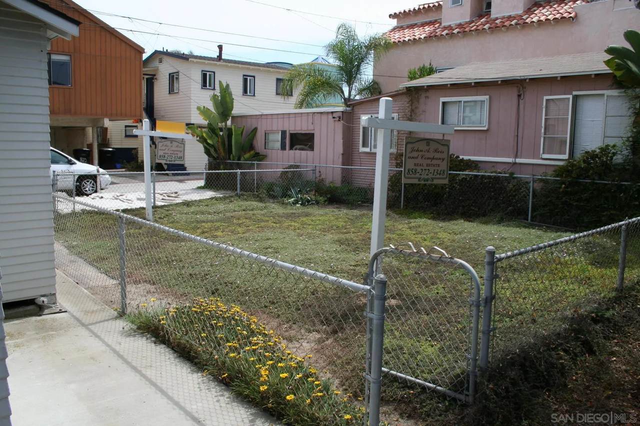 821 Portsmouth Ct - Photo 1