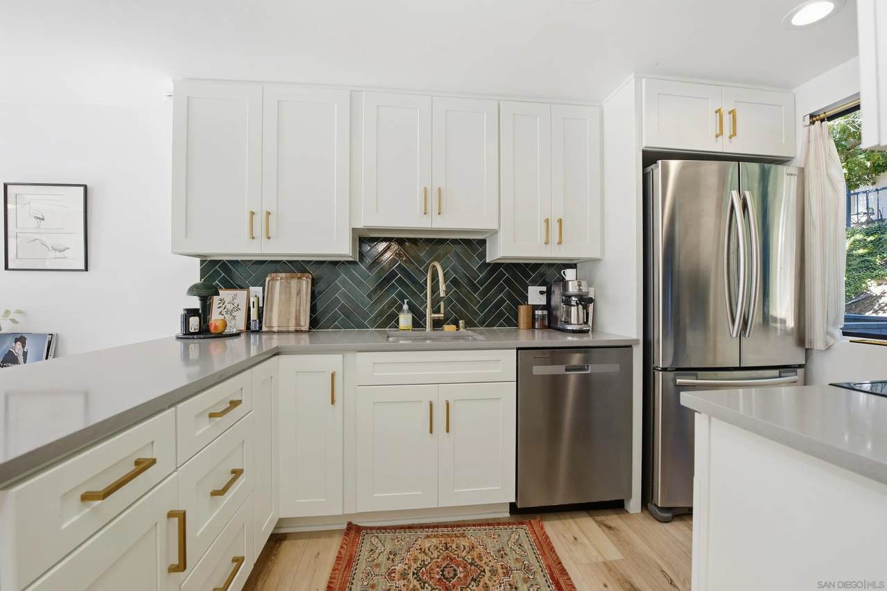 2352 Caringa - Photo 1