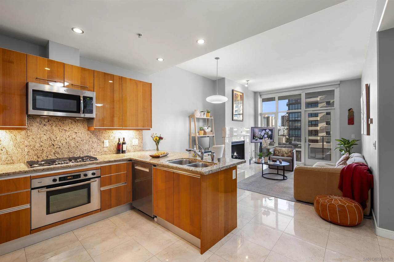 550 Front St - Photo 1