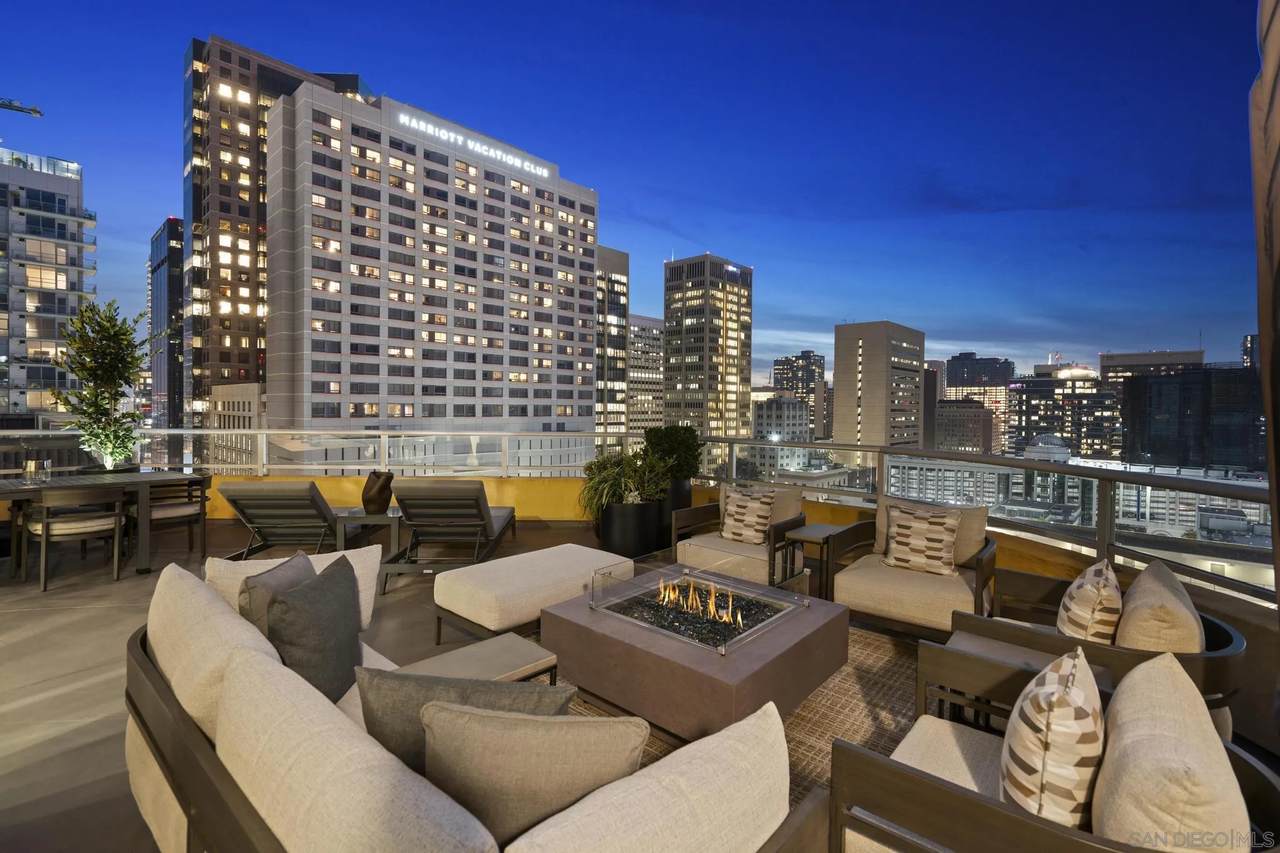 801 Ash St - Photo 1