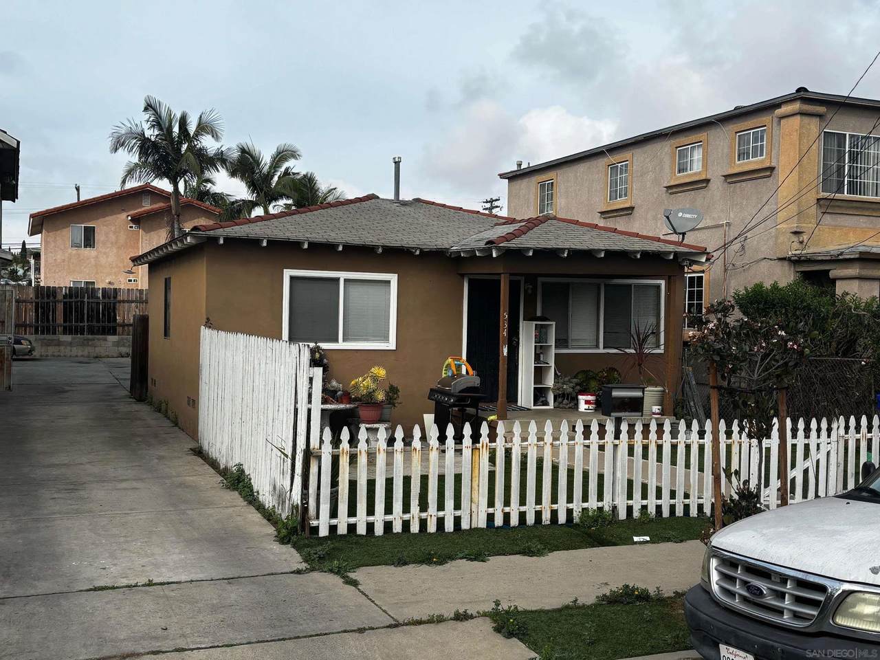 534 Gregory - Photo 1