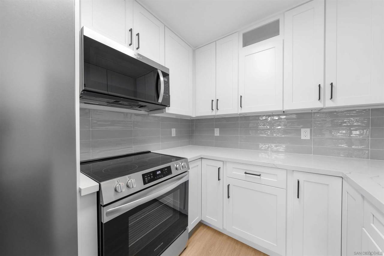 1030 Robinson Ave - Photo 1
