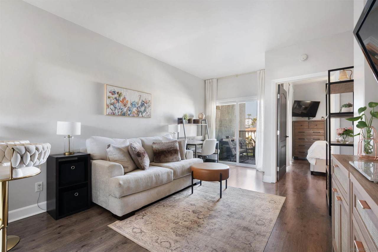 2828 University Ave - Photo 1