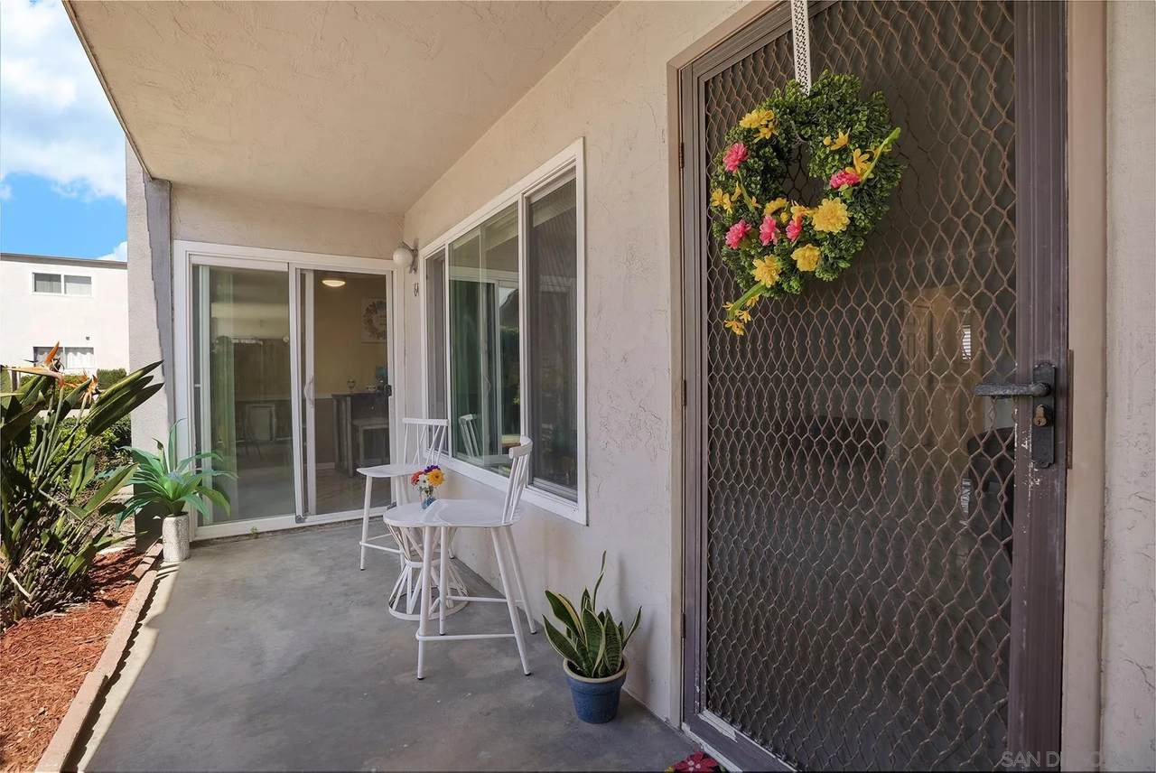 285 Moss St - Photo 1