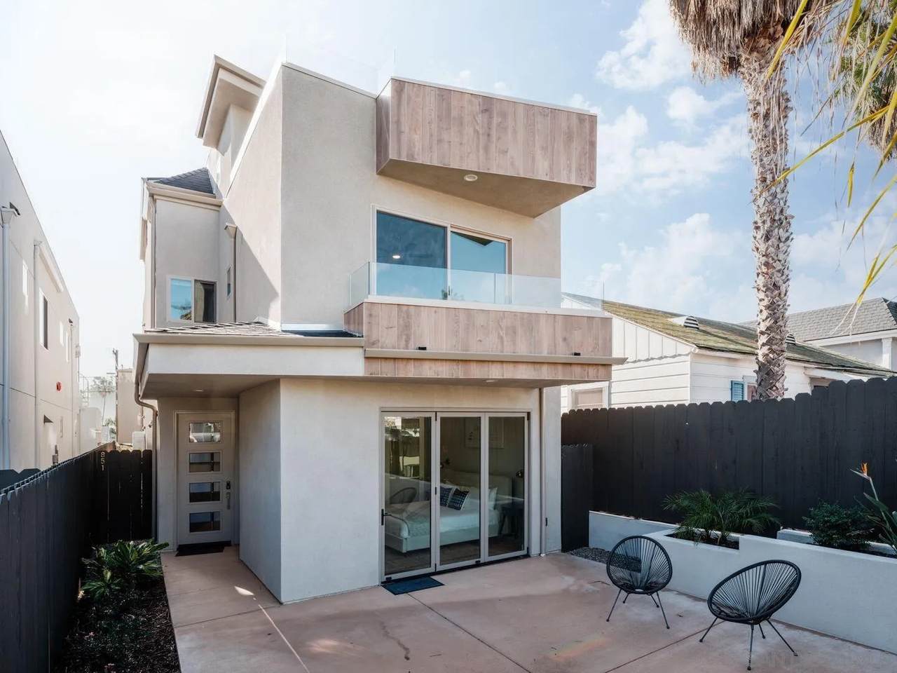 851-53 Sapphire - Photo 1