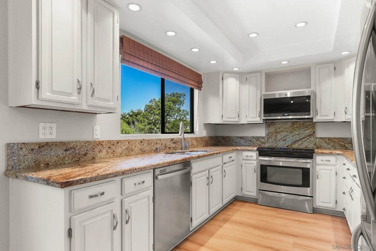 835 E Ave - Photo 1