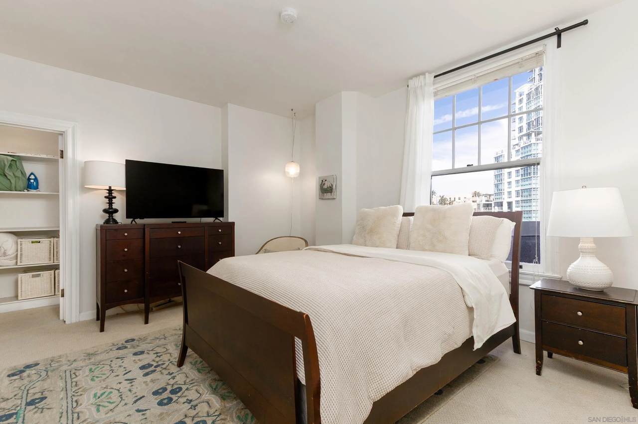 702 Ash Street - Photo 1