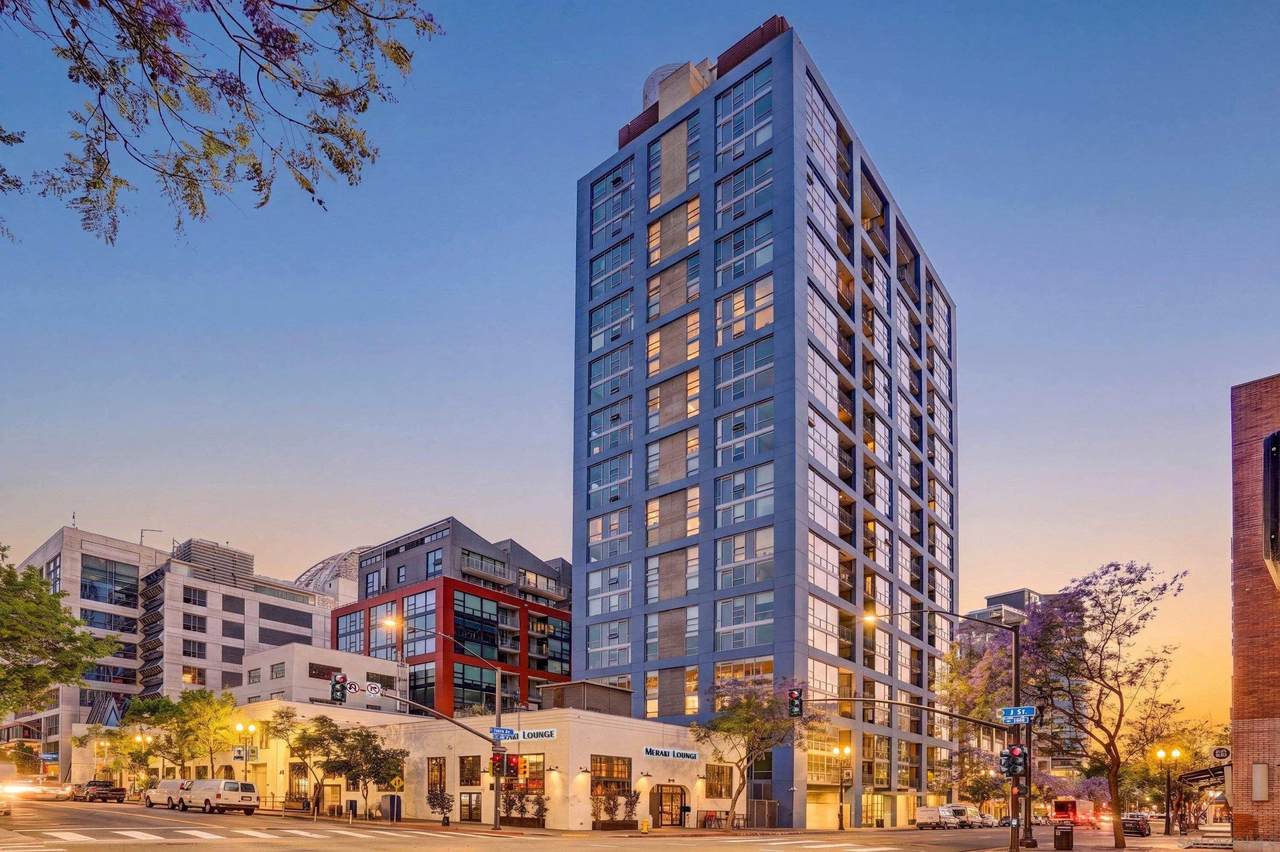 321 10th Ave - Photo 1