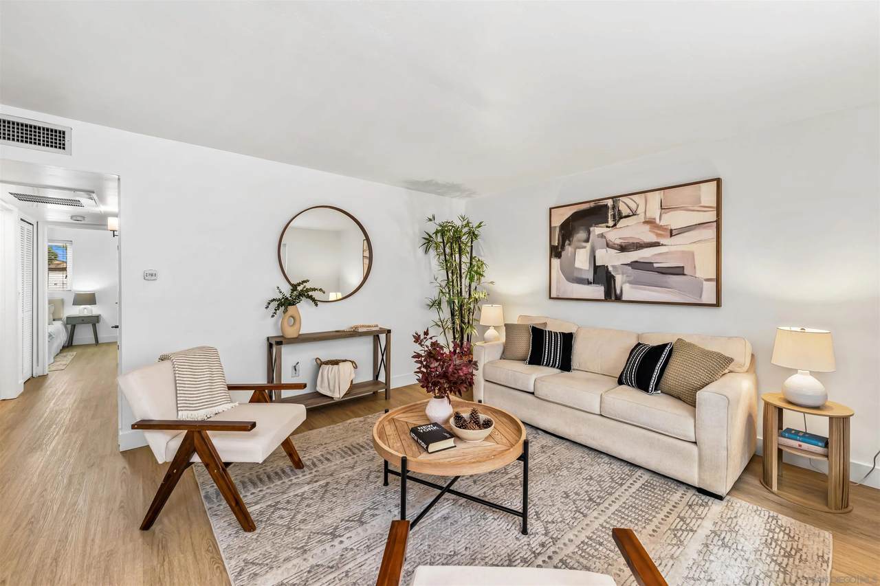1030 Robinson Ave - Photo 1