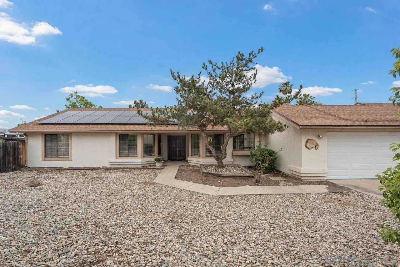 1368 Oakleaf Ln - Photo 1