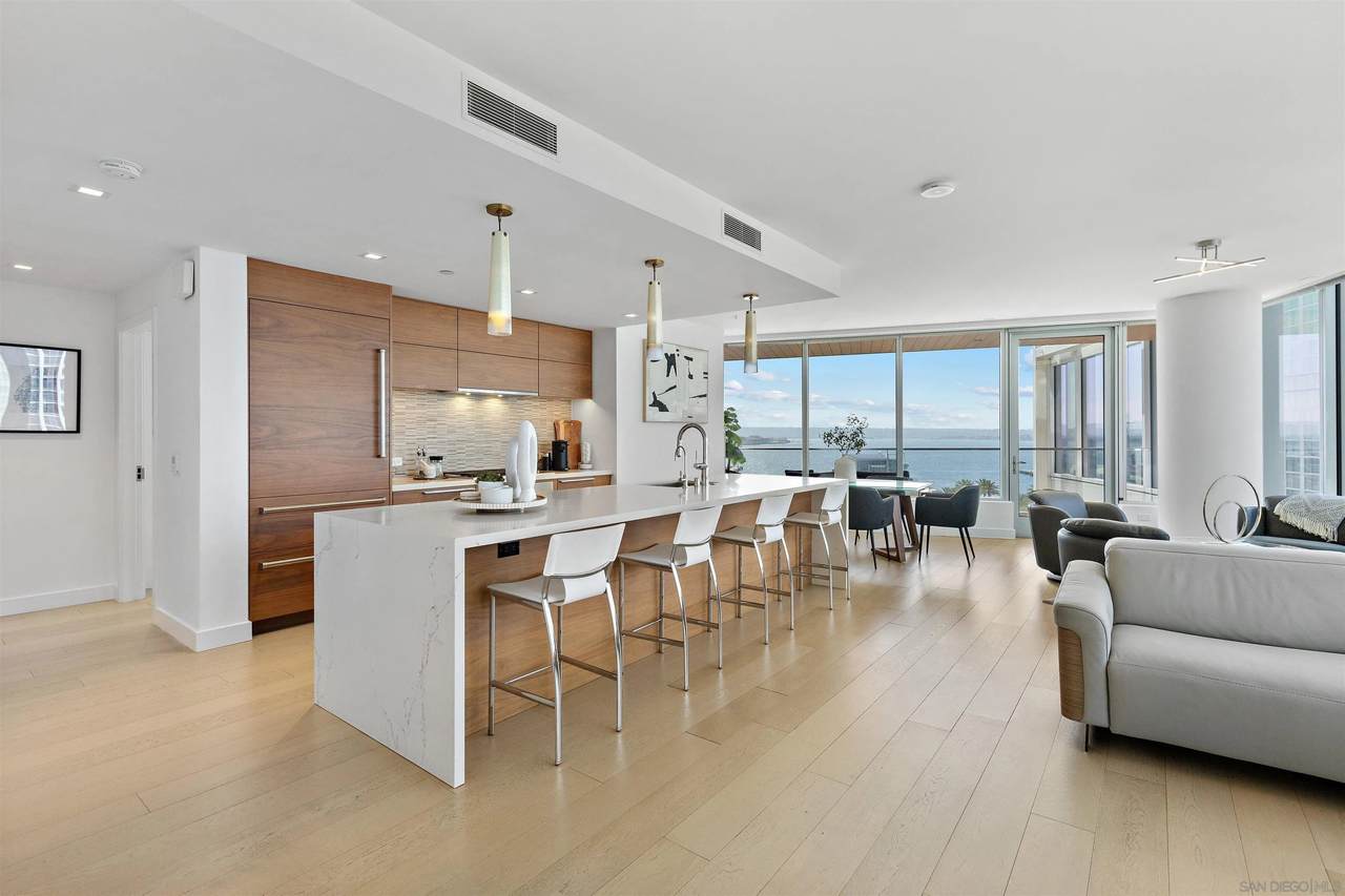 888 E Street - Photo 1