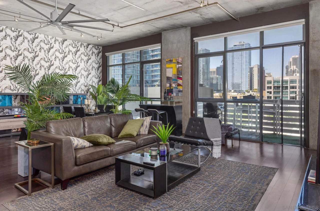 527 10Th Ave - Photo 1