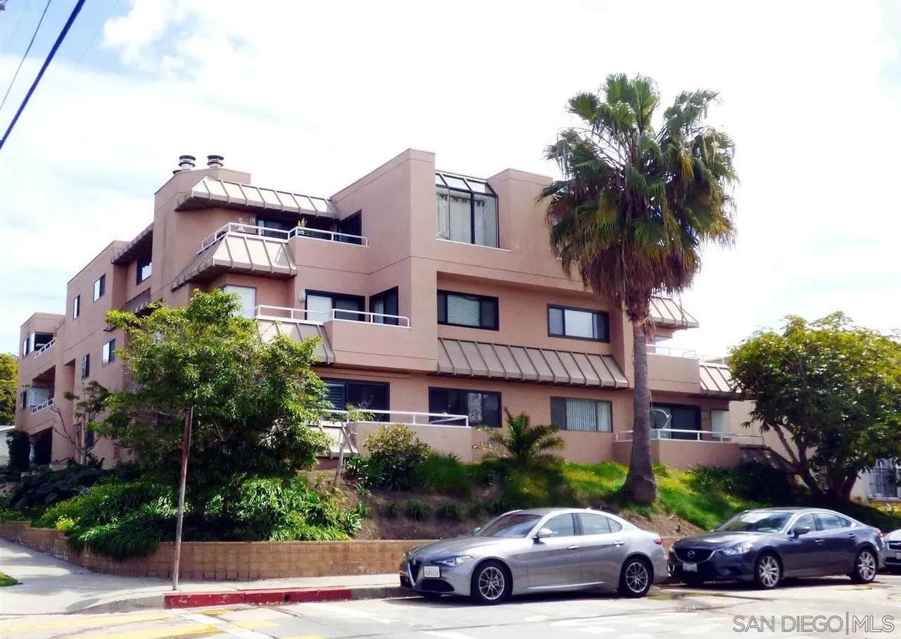 1115 Pearl Street - Photo 1