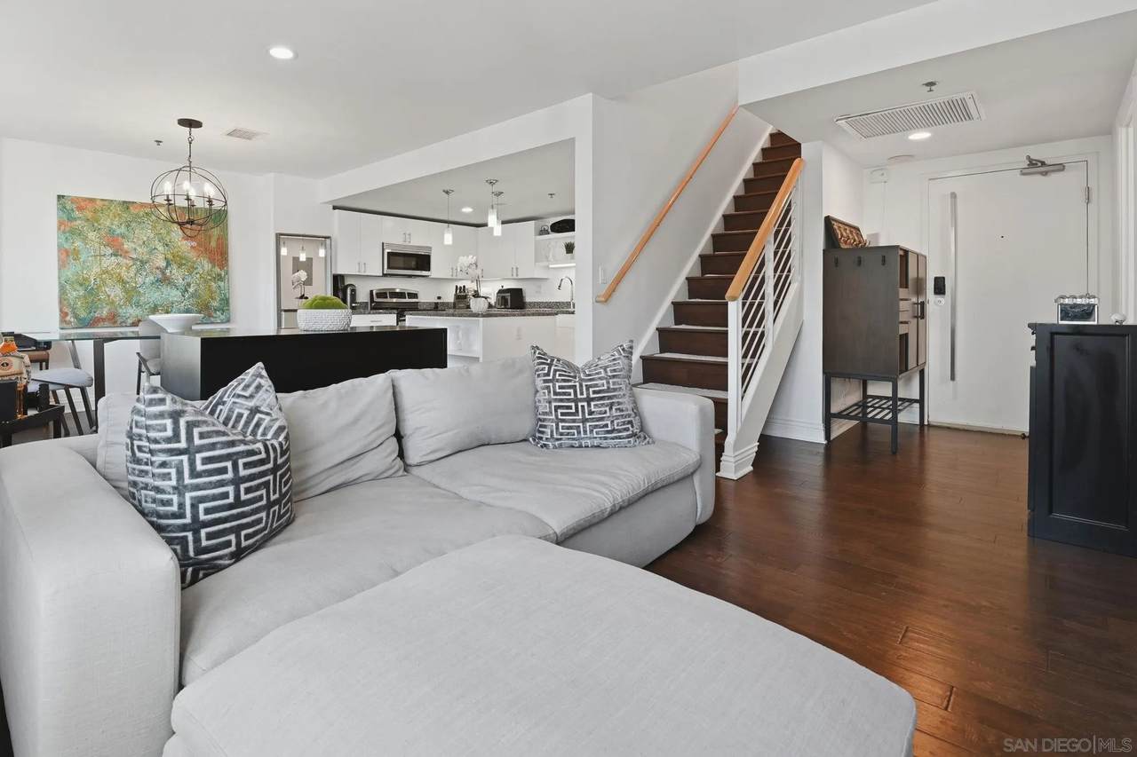 425 Beech - Photo 1