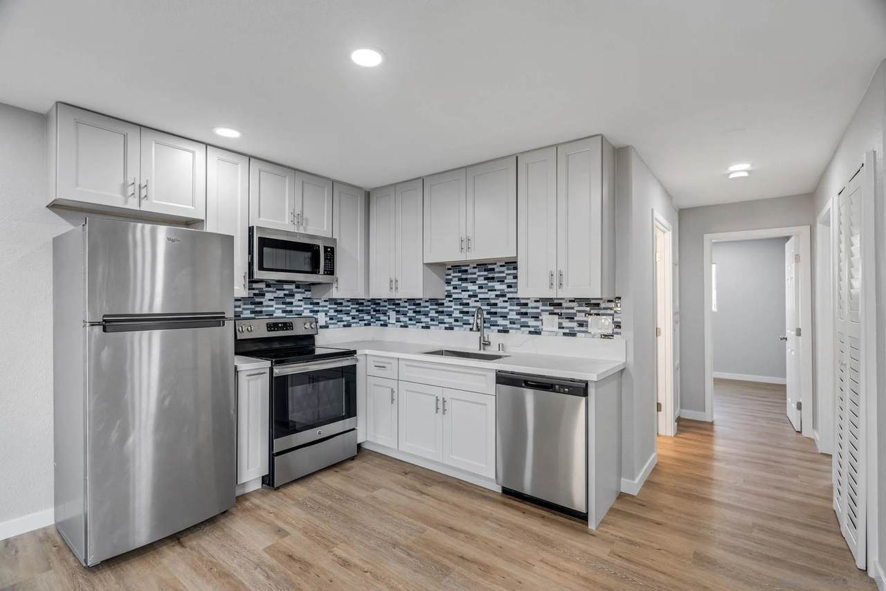 1274 Holly Ave - Photo 1