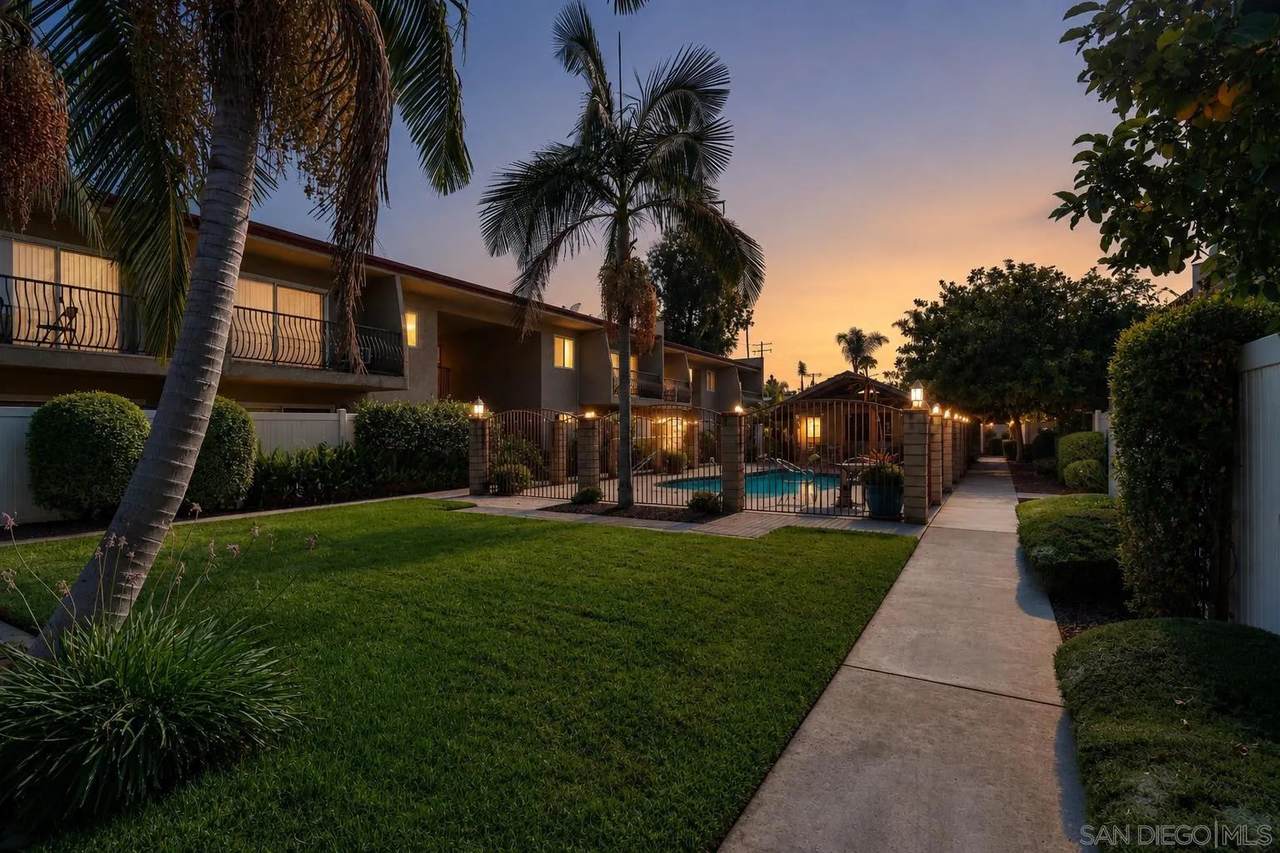 930 Peach Ave - Photo 1