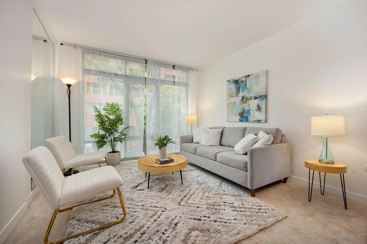 425 W Beech Street - Photo 1