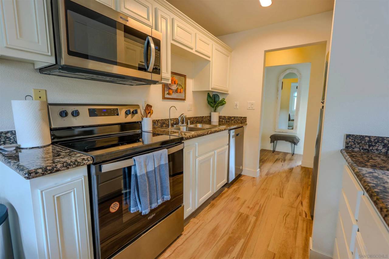 930 Peach Ave - Photo 1