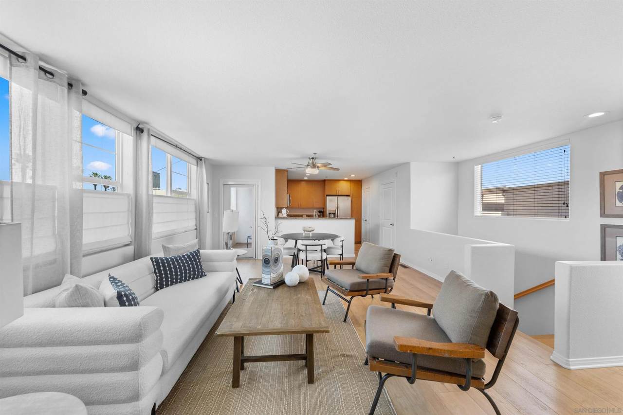 924 Hornblend St - Photo 1