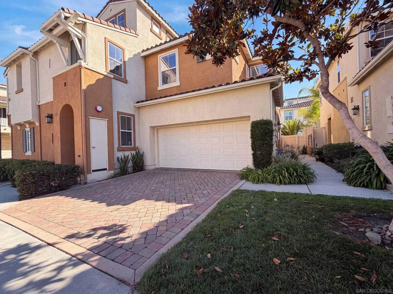 4099 Peninsula - Photo 1