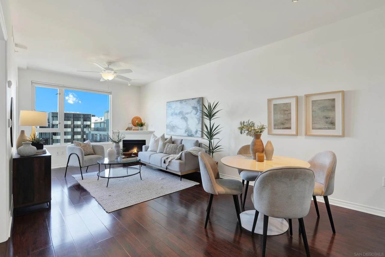 300 W Beech Street - Photo 1