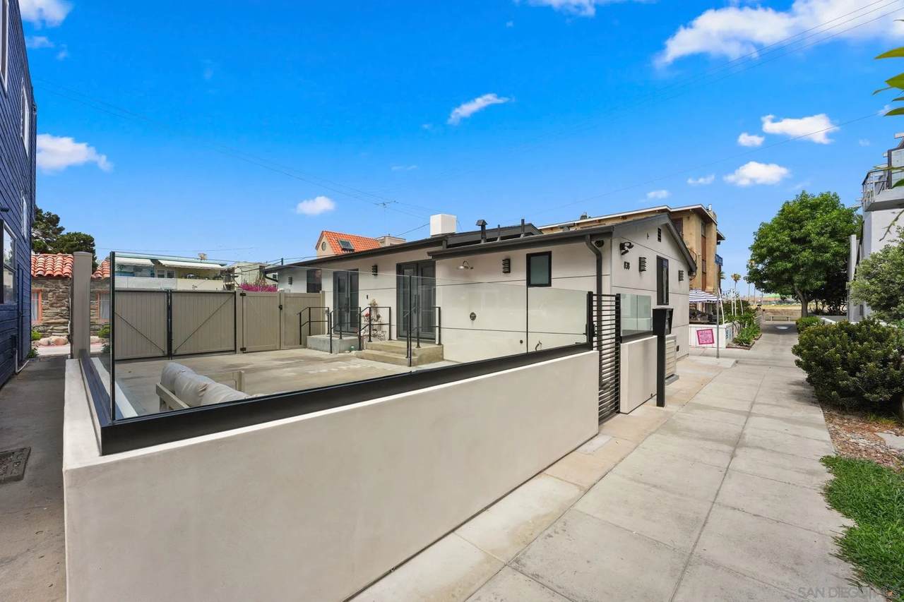838 Portsmouth Court - Photo 1