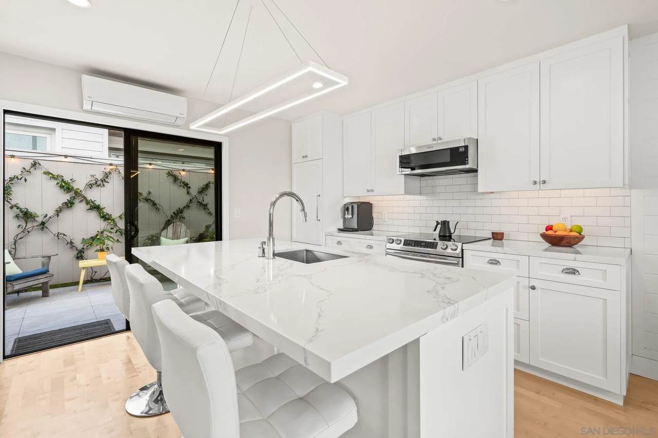 909 Olive Ave - Photo 1