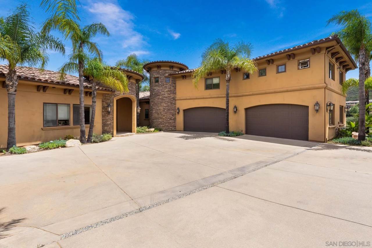 208 Alicia Way - Photo 1