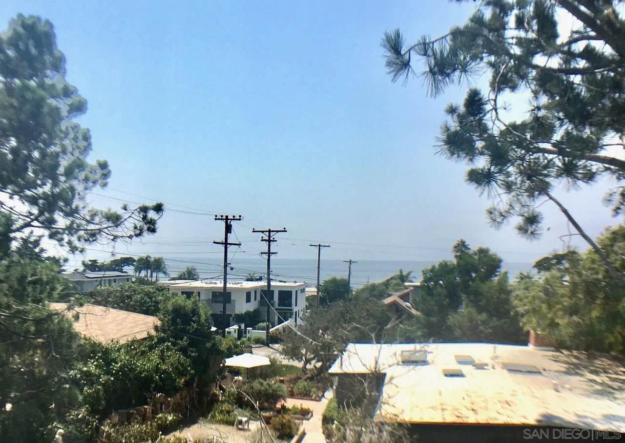 223 10th Street - Photo 1