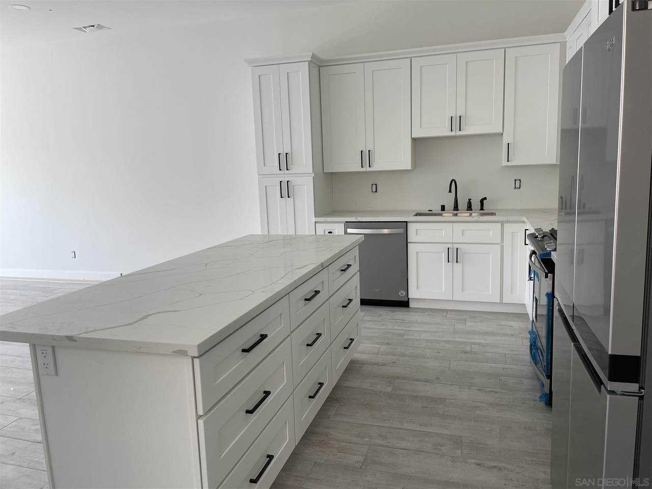 251 Dahlia - Photo 1