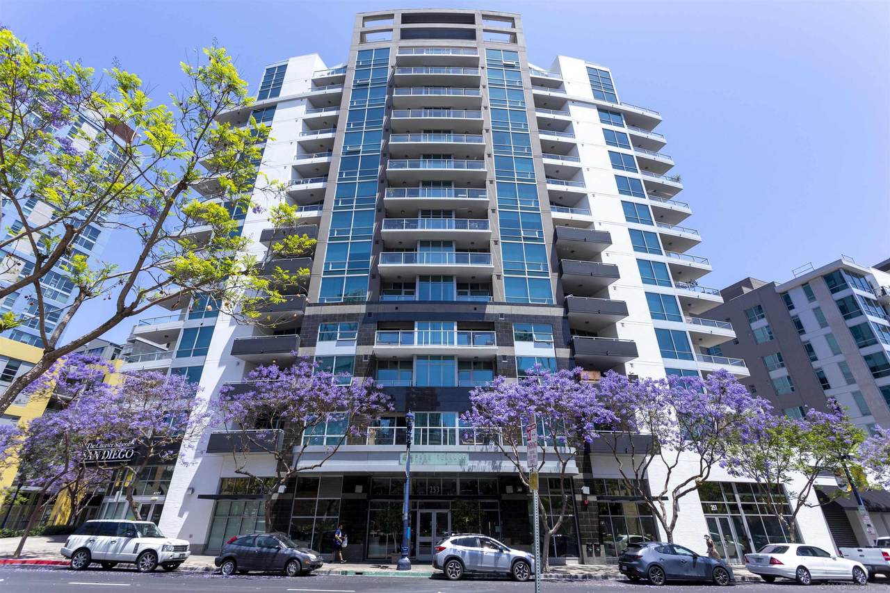 253 10th Ave - Photo 1