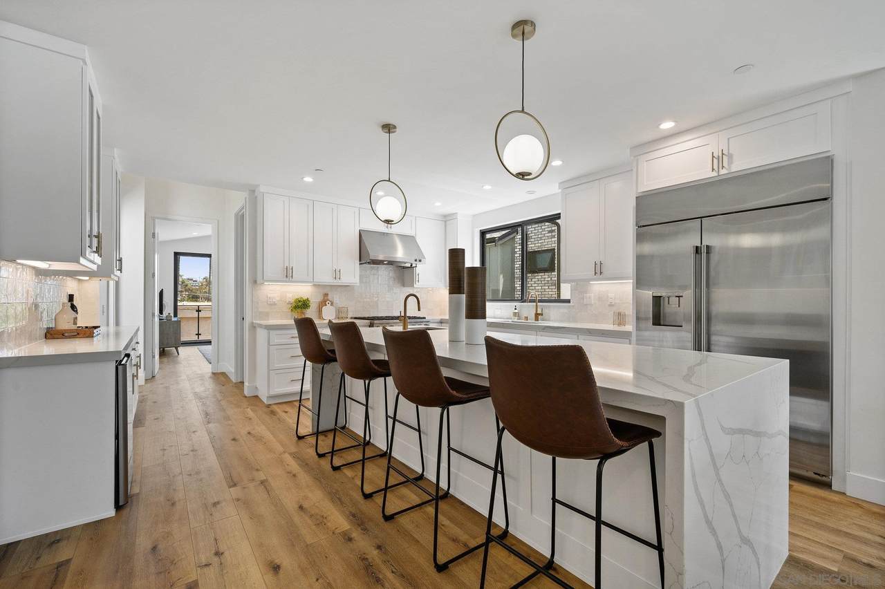 815 4th St - Photo 1