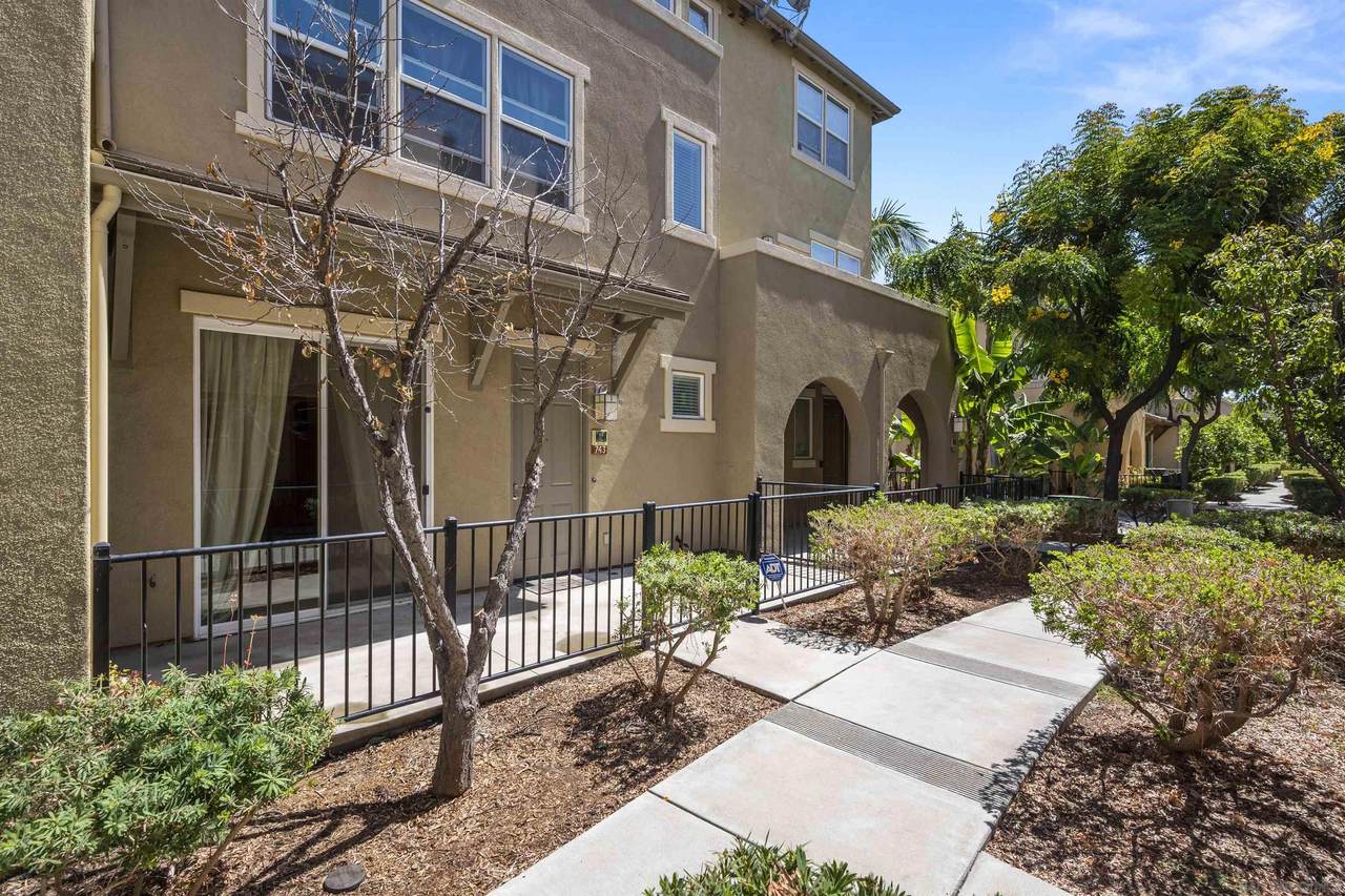 743 Paradise Way - Photo 1